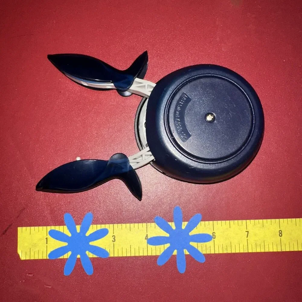 Fiskars Easy Squeeze Punch  2